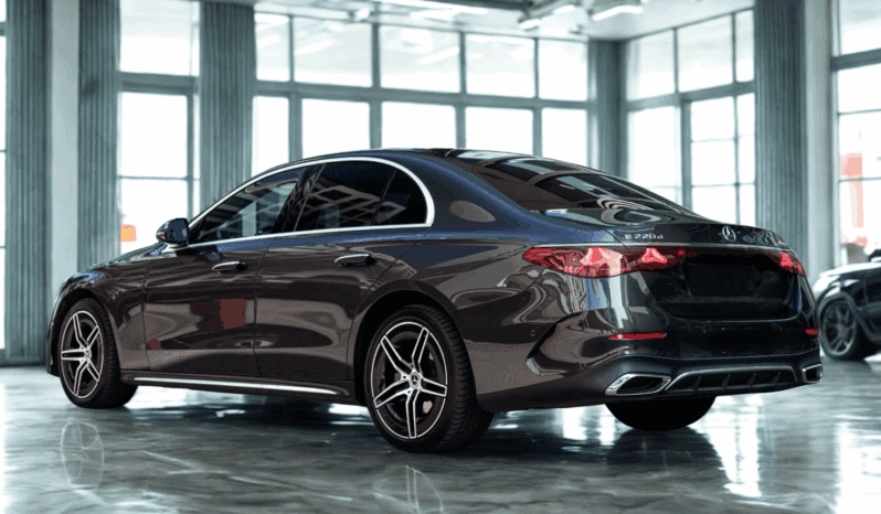 
								Mercedes E 220d 4MATIC Pakiet AMG 197 KM | DEMO pełne									