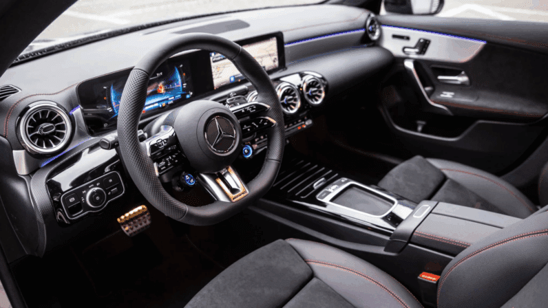 
								Mercedes-AMG CLA 35 4MATIC Coupé | 306 KM | Benzyna | Automat 8G-DCT pełne									