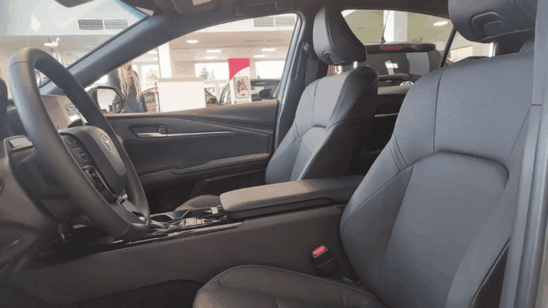 
								Toyota Camry Prestige | 2.5 Hybrid Dynamic Force | Automat e-CVT pełne									