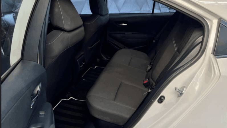 
								Toyota Corolla Sedan Comfort 1.8 Hybrid 140 KM e-CVT pełne									