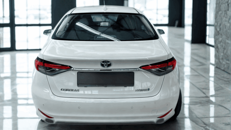 
								Toyota Corolla Sedan Comfort 1.8 Hybrid 140 KM e-CVT pełne									