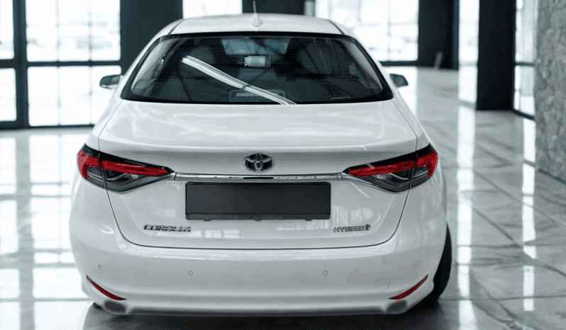 
								Toyota Corolla Sedan Comfort 1.8 Hybrid 140 KM e-CVT pełne									