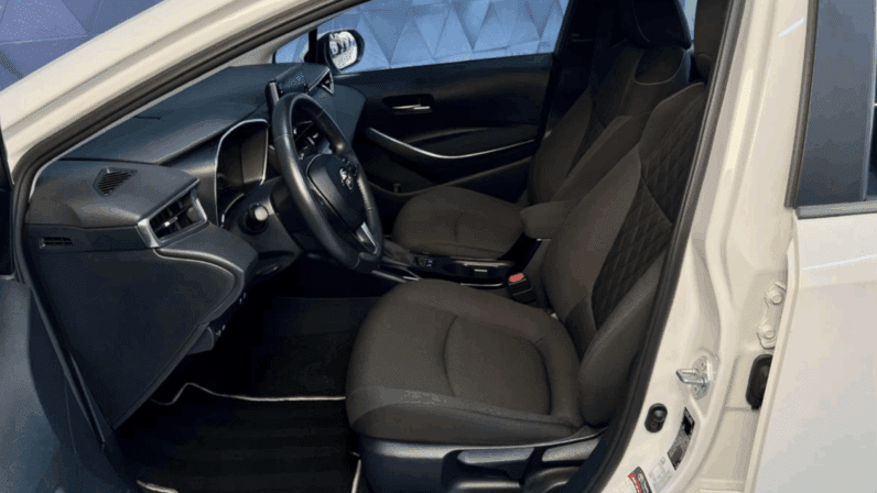 
								Toyota Corolla Sedan Comfort 1.8 Hybrid 140 KM e-CVT pełne									