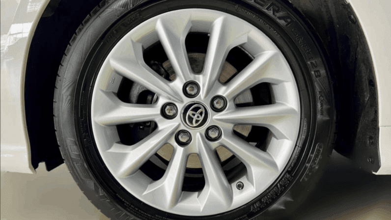 
								Toyota Corolla Sedan Comfort 1.8 Hybrid 140 KM e-CVT pełne									