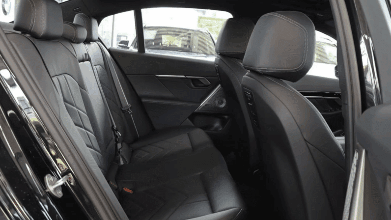 
								BMW 520d Sedan MHEV 197 KM • Diesel • Napęd tylny • Automatyczna skrzynia biegów pełne									