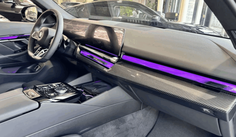 
								BMW 520d Sedan MHEV 197 KM • Diesel • Napęd tylny • Automatyczna skrzynia biegów pełne									