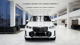 BMW X5 xDrive30d M Sport Pro 298 KM – Model 2025 – Biel Alpejska i 22-calowe Felgi