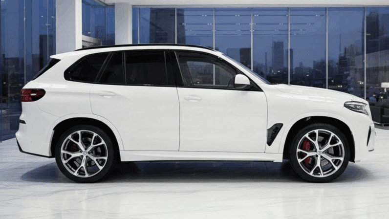 
								BMW X5 xDrive30d M Sport Pro 298 KM – Model 2025 – Biel Alpejska i 22-calowe Felgi pełne									