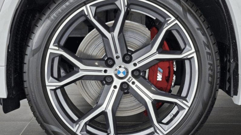 
								BMW X5 xDrive30d M Sport Pro 298 KM – Model 2025 – Biel Alpejska i 22-calowe Felgi pełne									