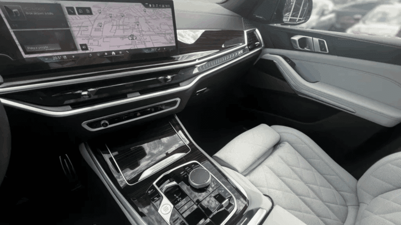 
								BMW X5 xDrive30d M Sport Pro 298 KM – Szary Skyscraper, Carbon i Driving Assistant Professional pełne									