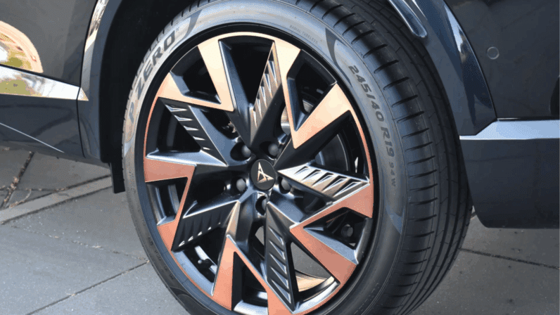 
								CUPRA Formentor 1.5 eTSI 150 KM DSG FWD Midnight Black – DYNAMIC DESIGN, EDGE, IMMERSIVE, 19″ SANDSTORM pełne									