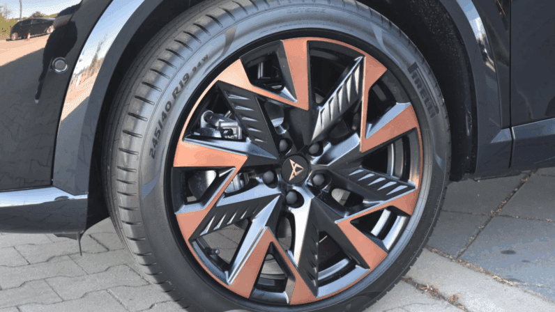 
								CUPRA Formentor 1.5 eTSI 150 KM DSG FWD Midnight Black – DYNAMIC DESIGN, EDGE, IMMERSIVE, 19″ SANDSTORM pełne									