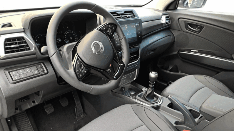 
								KGM Tivoli Adventure 1.5 163 KM Manual 2WD – Pakiet LED i Cyfrowy Kokpit 2025 pełne									