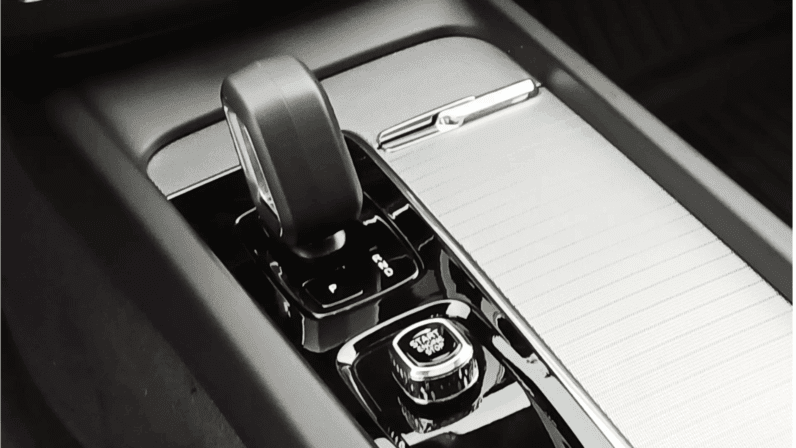 
								Volvo XC60 B5 AWD 264 KM | Ultra Dark | Aurora Silver | Polestar & Masaż | Demo pełne									