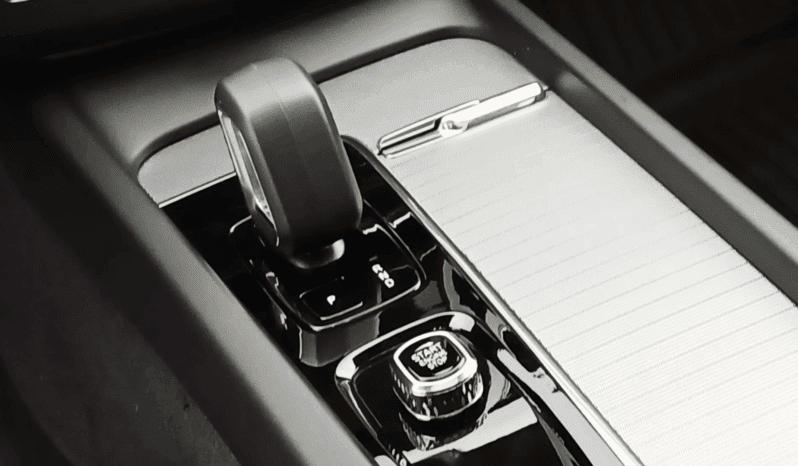 
								Volvo XC60 B5 AWD 264 KM | Ultra Dark | Aurora Silver | Polestar & Masaż | Demo pełne									