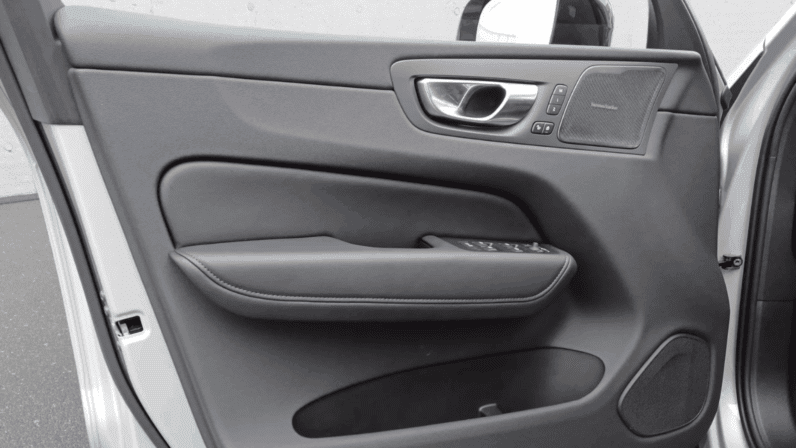 
								Volvo XC60 B5 AWD 264 KM | Ultra Dark | Aurora Silver | Polestar & Masaż | Demo pełne									