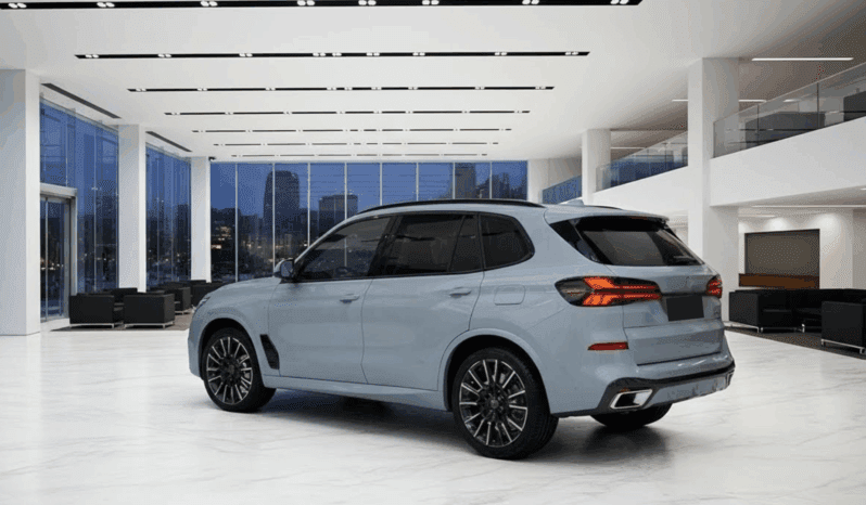 
								BMW X5 xDrive30d M Sport Pro 298 KM – Szary Skyscraper, Carbon i Driving Assistant Professional pełne									