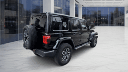 
										Jeep Wrangler Sahara 2.0 Turbo 272 KM 4WD ATX | Model 2025 pełne									