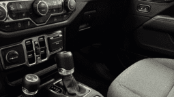 
										Jeep Wrangler Sahara 2.0 Turbo 272 KM 4WD ATX | Model 2025 pełne									