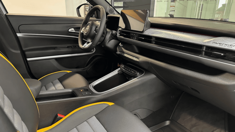 
								JEEP AVENGER 4XE HYBRID THE NORTH FACE | 1.2 T3 145 KM | Napęd 4xe | Automat pełne									