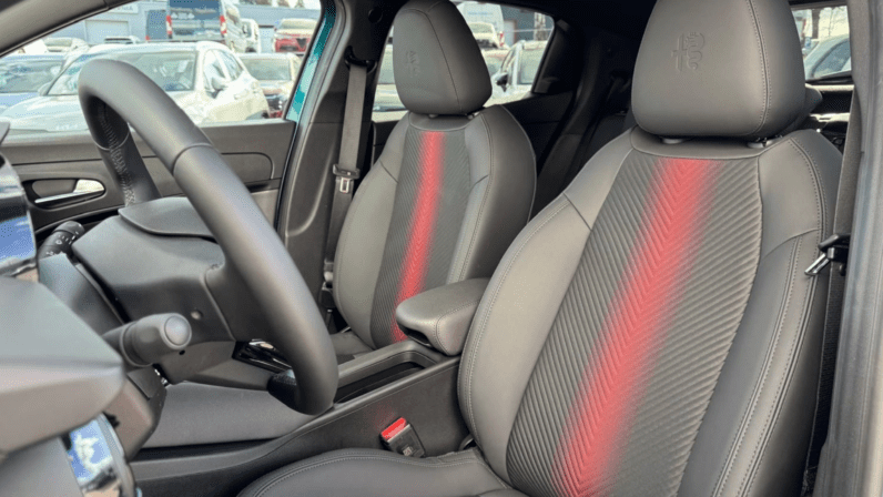 
								Alfa Romeo JUNIOR IBRIDA MY25 1.2 145 KM MHEV eDCT6 pełne									