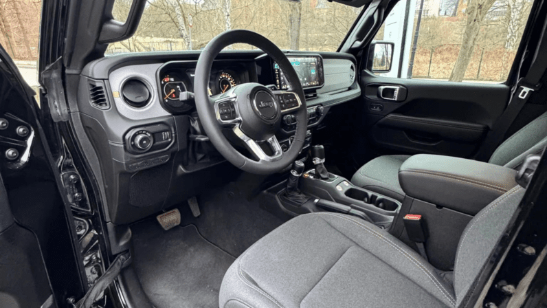 
								Jeep Wrangler Sahara 2.0 Turbo 272 KM 4WD ATX | Model 2025 pełne									